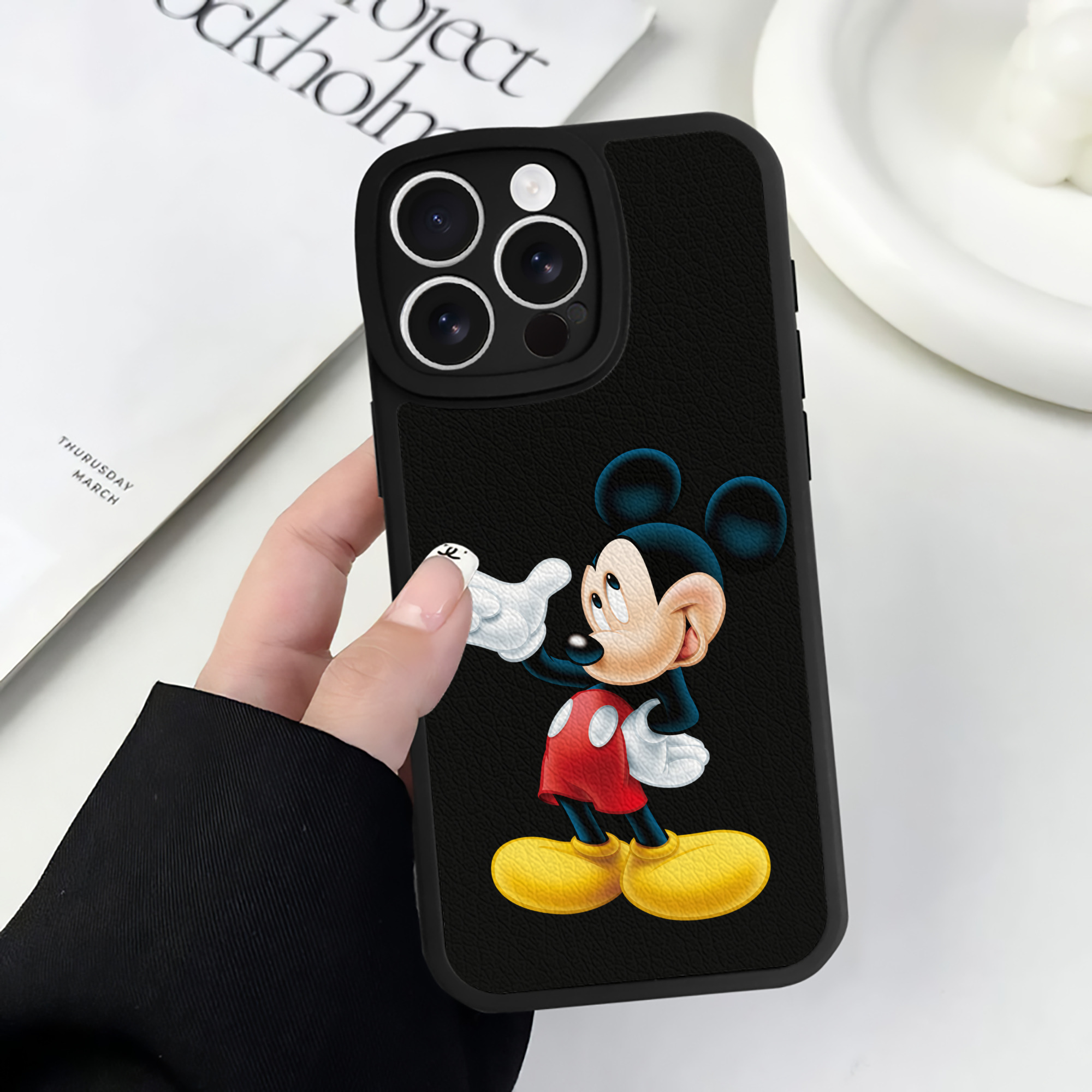（画像用） ミッキーマウス Mickey Mouse 【iPhone 16シリーズ対応】シリコンスマホケース（レザー調） 材質：シリコン